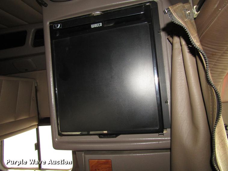 image for item DB6785 2006 Peterbilt 379 semi truck