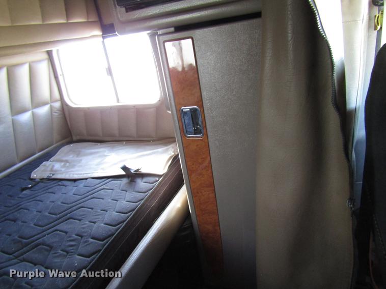 image for item DB6785 2006 Peterbilt 379 semi truck