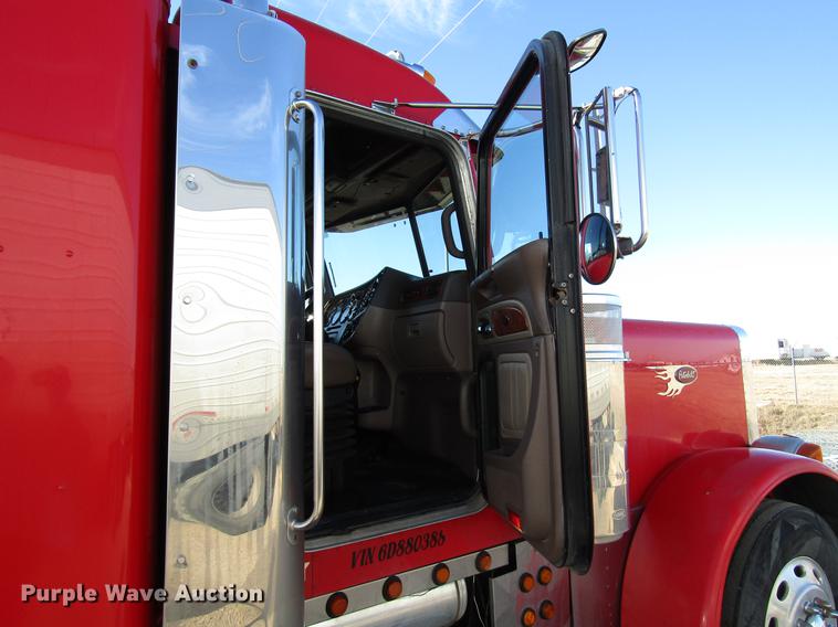 image for item DB6785 2006 Peterbilt 379 semi truck