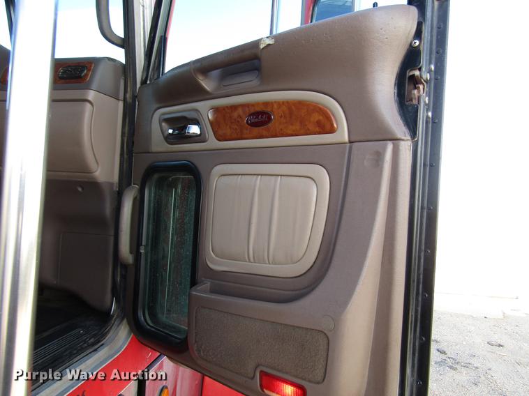 image for item DB6785 2006 Peterbilt 379 semi truck