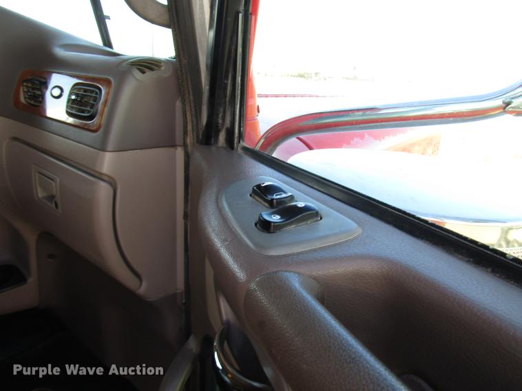 image for item DB6785 2006 Peterbilt 379 semi truck