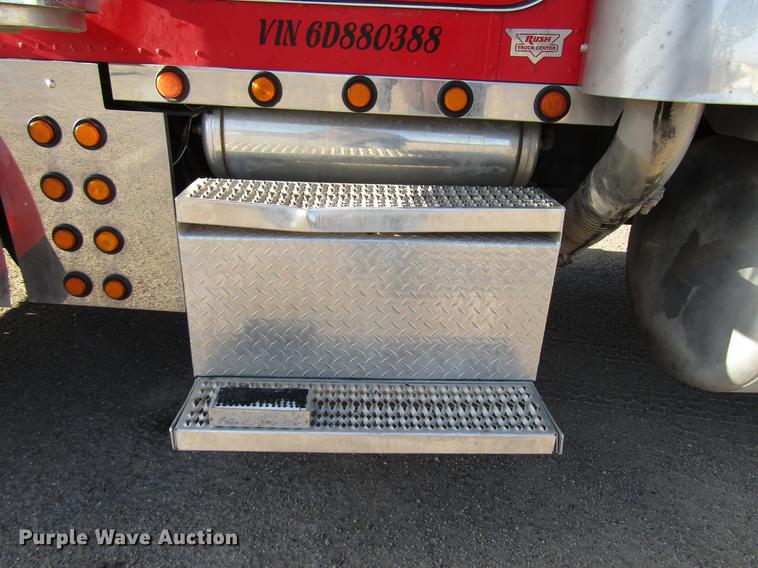 image for item DB6785 2006 Peterbilt 379 semi truck