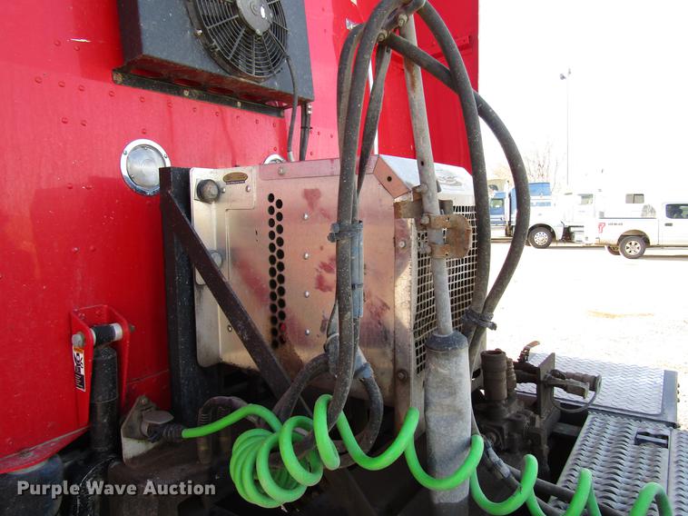 image for item DB6785 2006 Peterbilt 379 semi truck