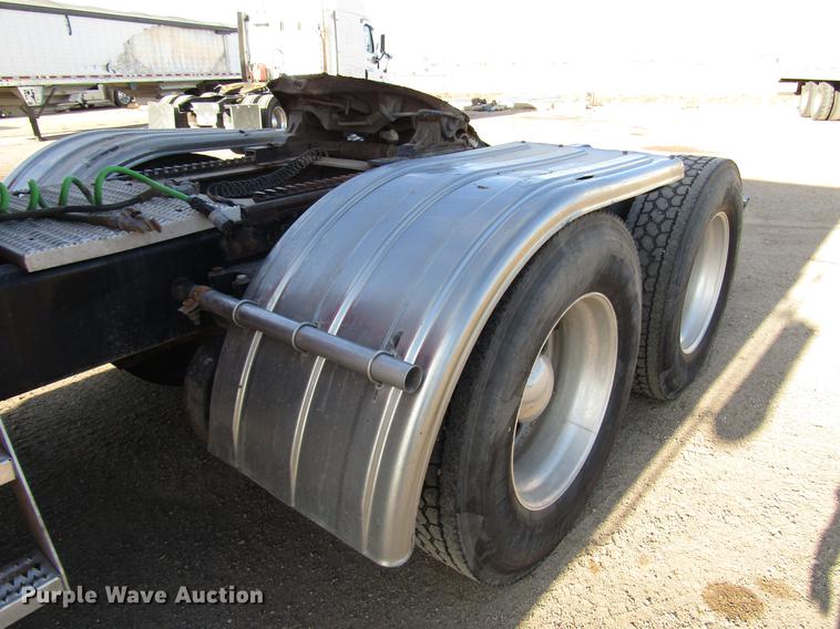 image for item DB6785 2006 Peterbilt 379 semi truck