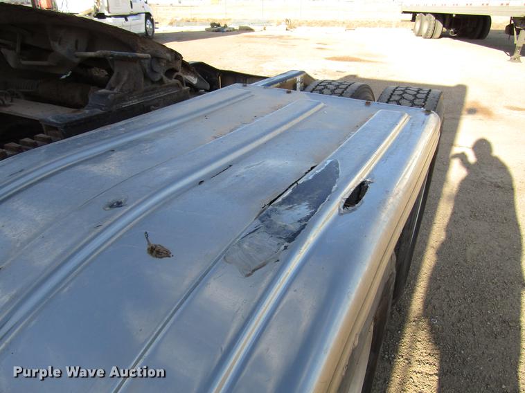 image for item DB6785 2006 Peterbilt 379 semi truck