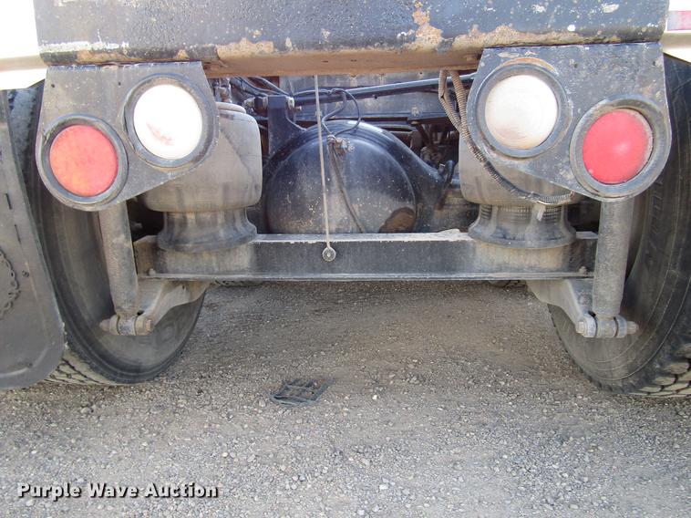 image for item DB6785 2006 Peterbilt 379 semi truck