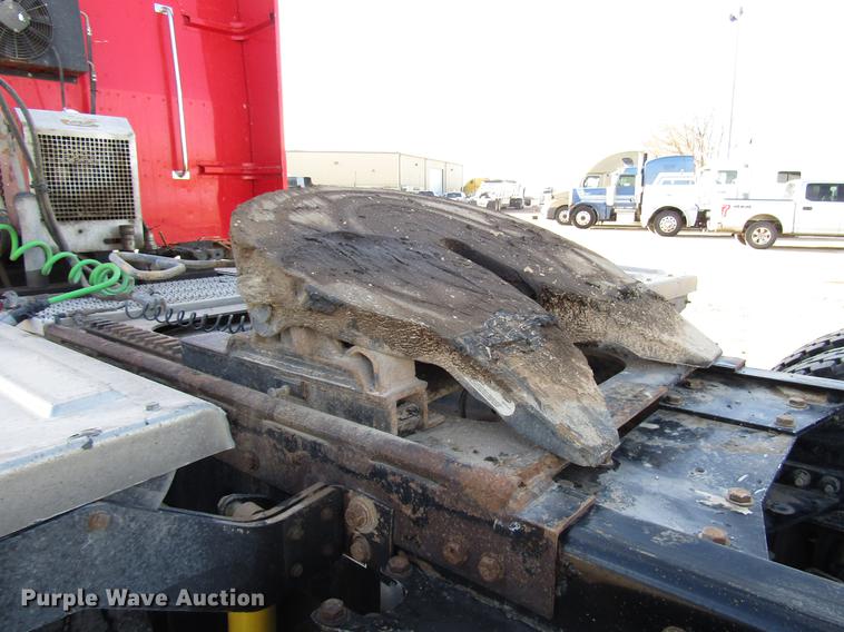 image for item DB6785 2006 Peterbilt 379 semi truck