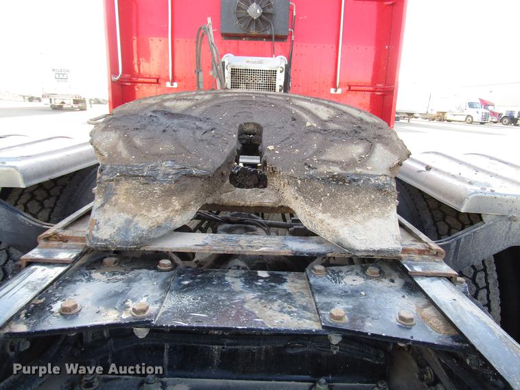 image for item DB6785 2006 Peterbilt 379 semi truck