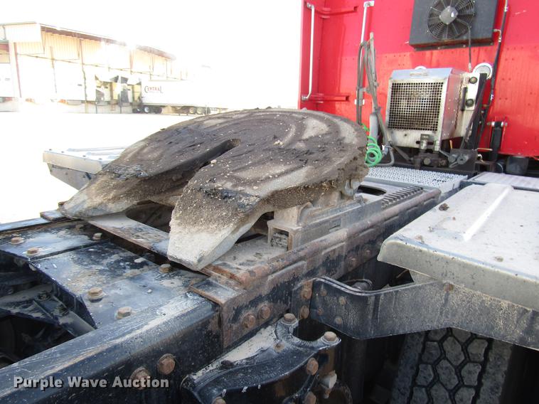 image for item DB6785 2006 Peterbilt 379 semi truck