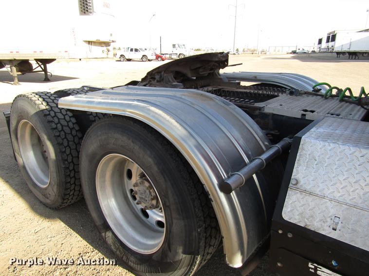 image for item DB6785 2006 Peterbilt 379 semi truck