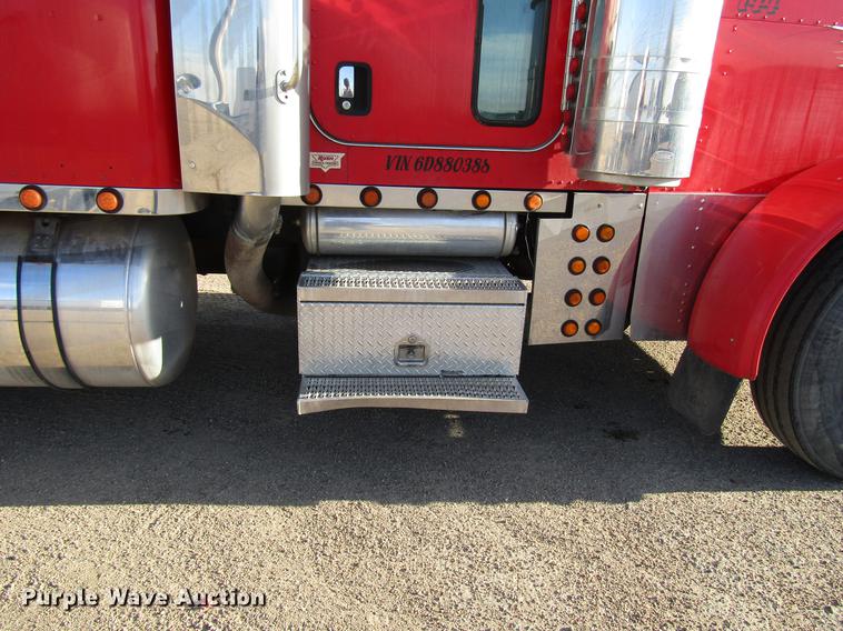 image for item DB6785 2006 Peterbilt 379 semi truck