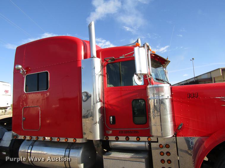 image for item DB6785 2006 Peterbilt 379 semi truck