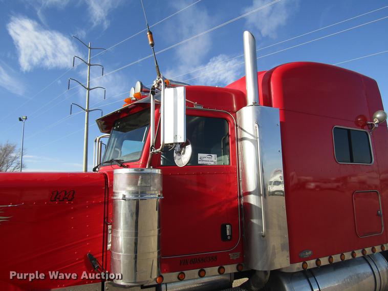 image for item DB6785 2006 Peterbilt 379 semi truck