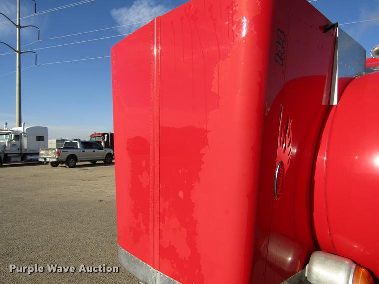 image for item DB6785 2006 Peterbilt 379 semi truck