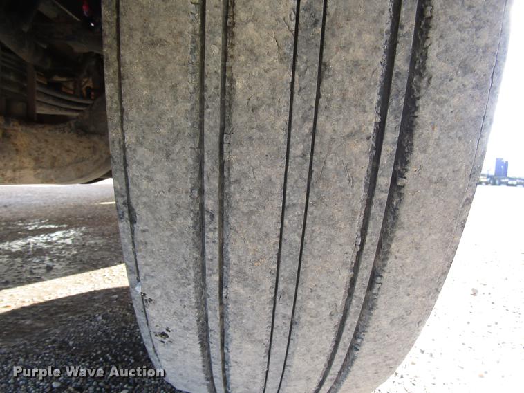 image for item DB6785 2006 Peterbilt 379 semi truck