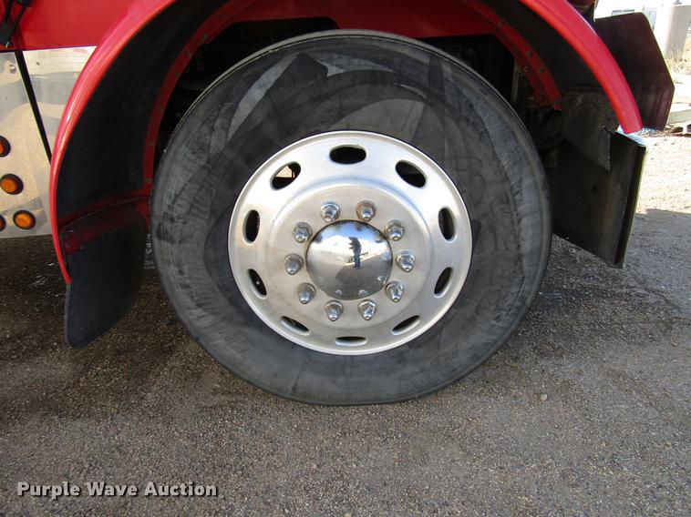 image for item DB6785 2006 Peterbilt 379 semi truck