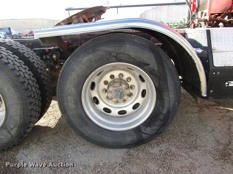 image for item DB6785 2006 Peterbilt 379 semi truck