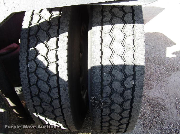 image for item DB6785 2006 Peterbilt 379 semi truck