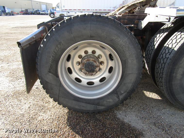 image for item DB6785 2006 Peterbilt 379 semi truck