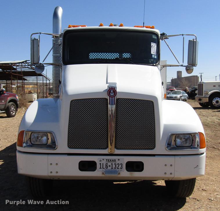 image for item DB6787 2008 Kenworth T300 service truck