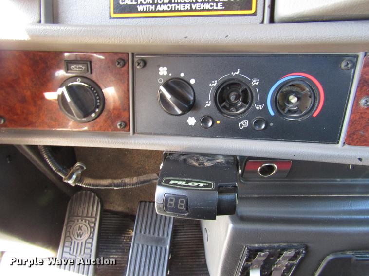 image for item DB6787 2008 Kenworth T300 service truck