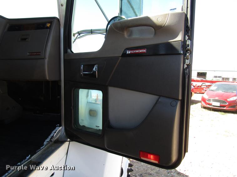 image for item DB6787 2008 Kenworth T300 service truck