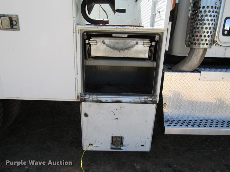 image for item DB6787 2008 Kenworth T300 service truck