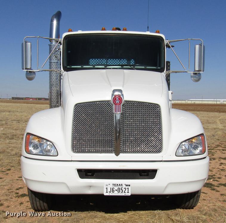 image for item DB6788 2009 Kenworth T300 service truck