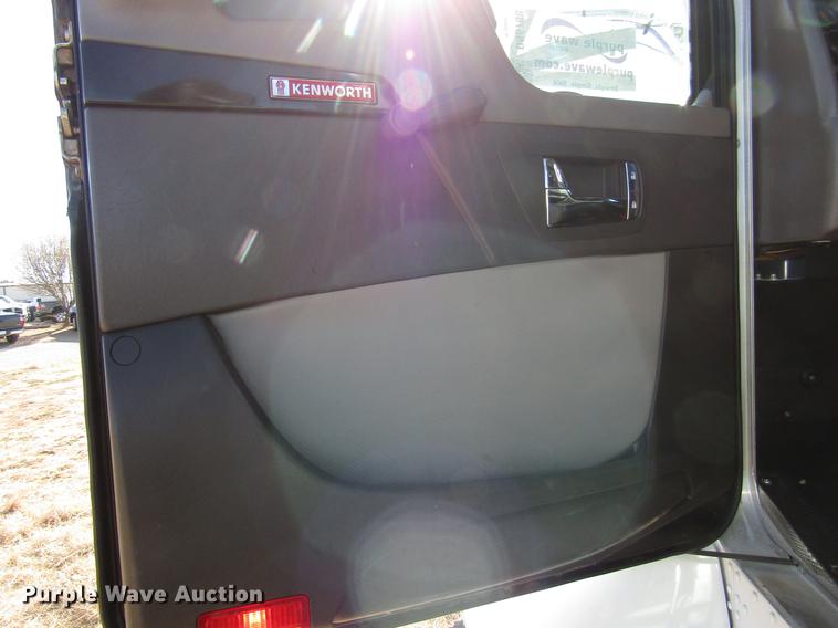 image for item DB6788 2009 Kenworth T300 service truck