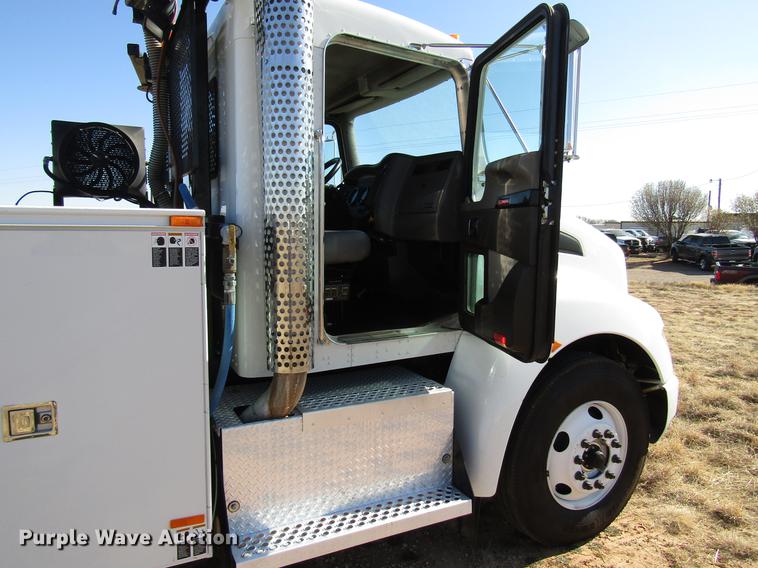 image for item DB6788 2009 Kenworth T300 service truck