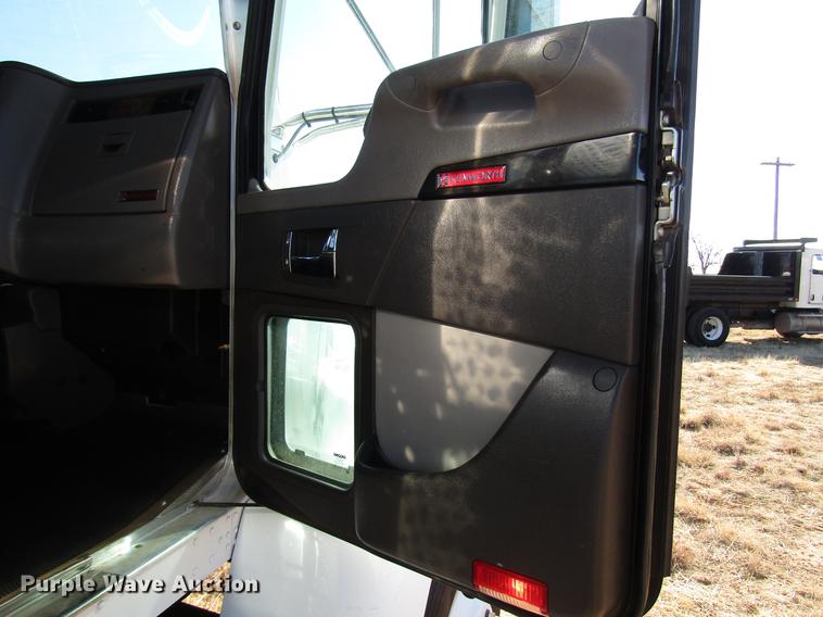 image for item DB6788 2009 Kenworth T300 service truck