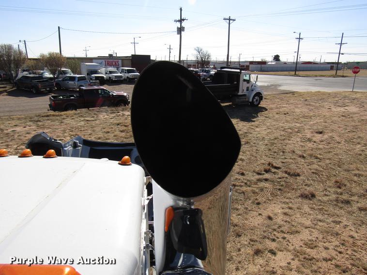 image for item DB6788 2009 Kenworth T300 service truck