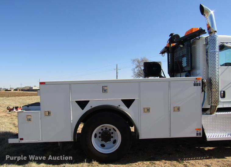 image for item DB6788 2009 Kenworth T300 service truck