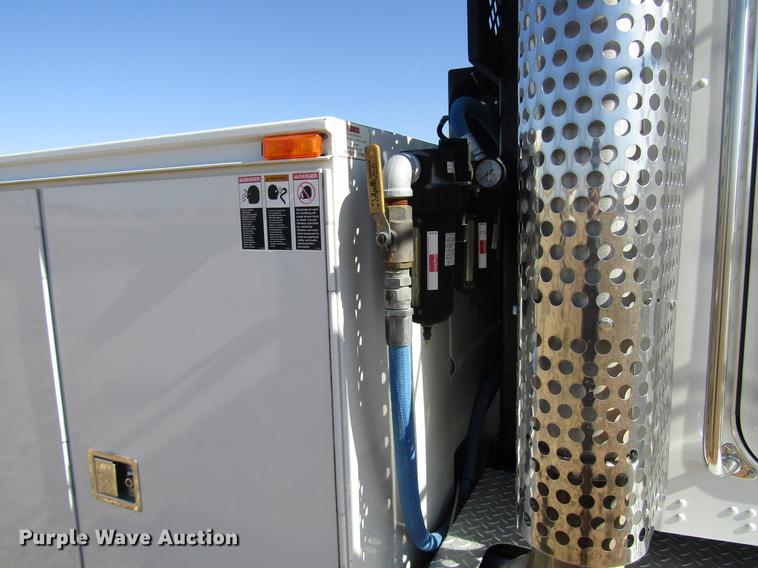 image for item DB6788 2009 Kenworth T300 service truck