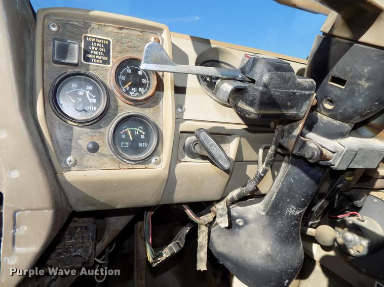 image for item DB8529 1984 Mack DM685S truck cab and chassis