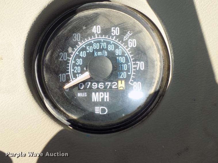 image for item DB8529 1984 Mack DM685S truck cab and chassis