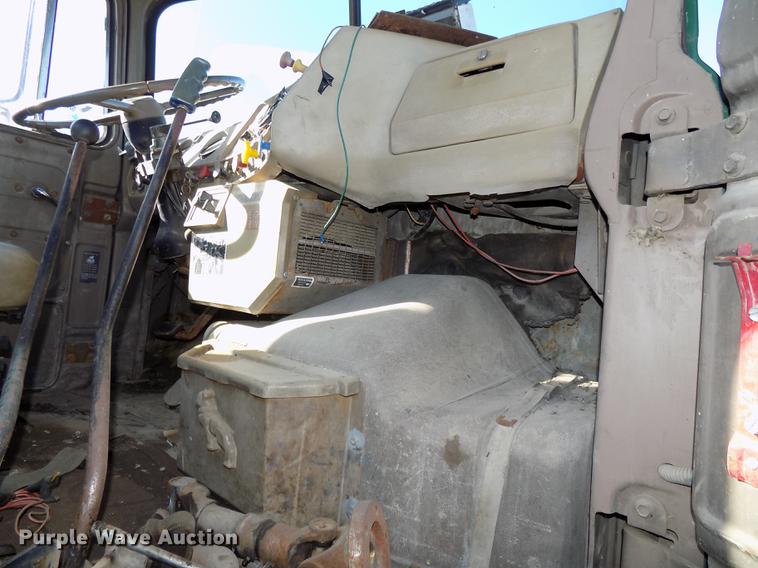 image for item DB8529 1984 Mack DM685S truck cab and chassis