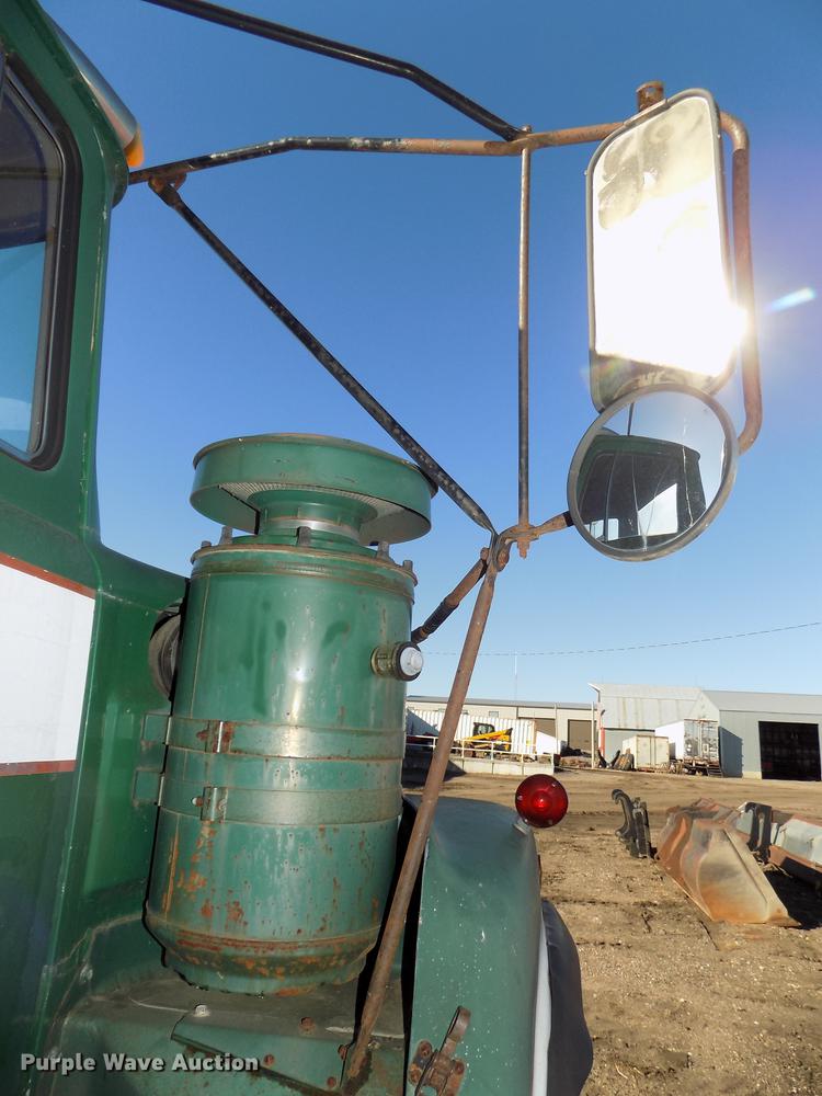 image for item DB8529 1984 Mack DM685S truck cab and chassis