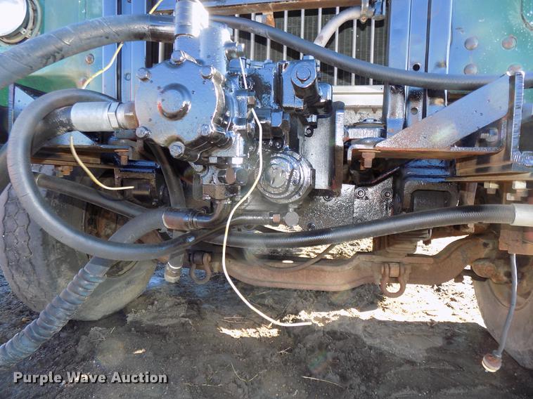 image for item DB8529 1984 Mack DM685S truck cab and chassis