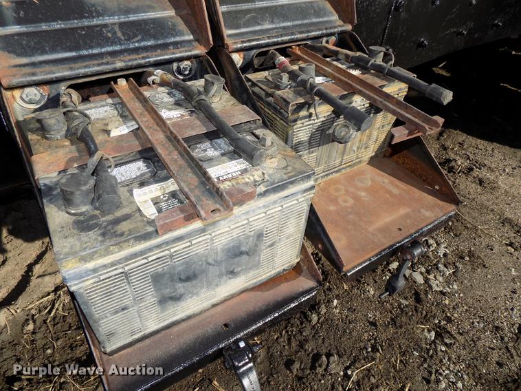 image for item DB8529 1984 Mack DM685S truck cab and chassis