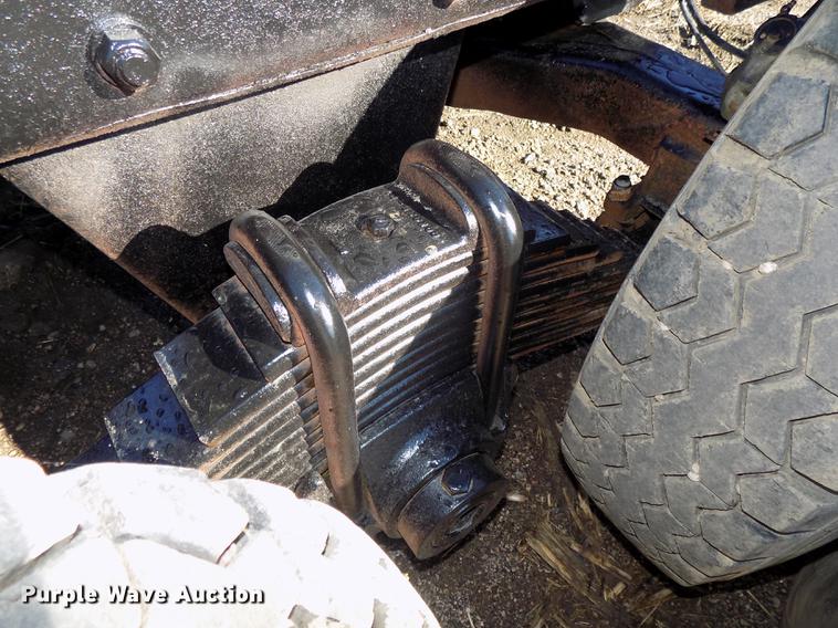 image for item DB8529 1984 Mack DM685S truck cab and chassis