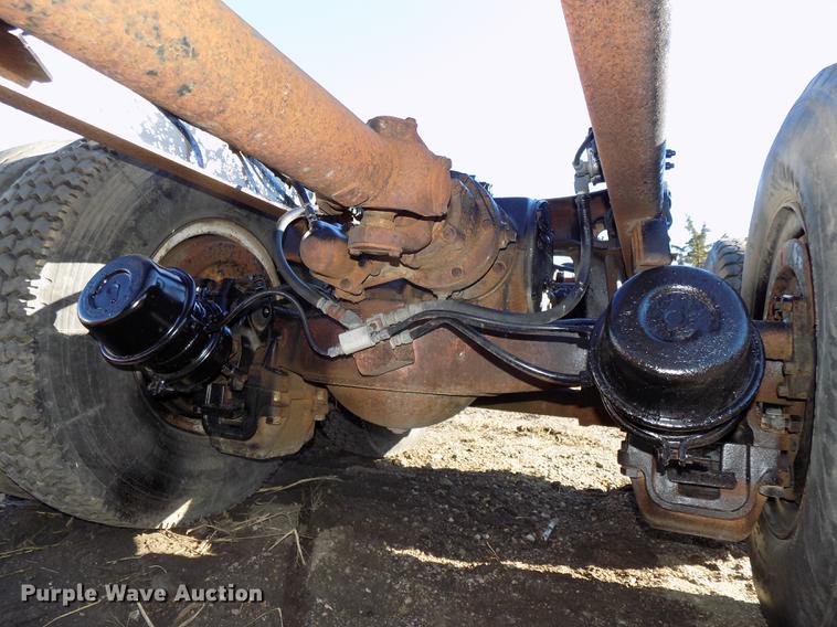 image for item DB8529 1984 Mack DM685S truck cab and chassis