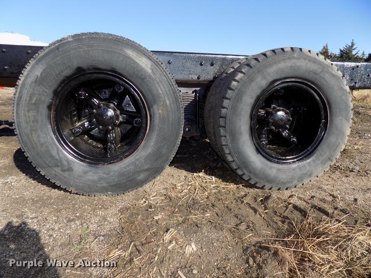 image for item DB8529 1984 Mack DM685S truck cab and chassis