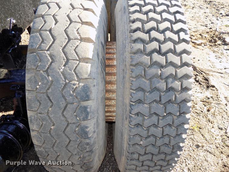 image for item DB8529 1984 Mack DM685S truck cab and chassis