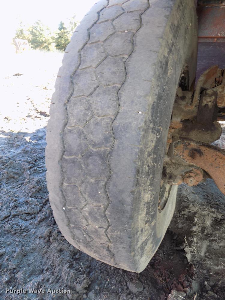 image for item DB8529 1984 Mack DM685S truck cab and chassis