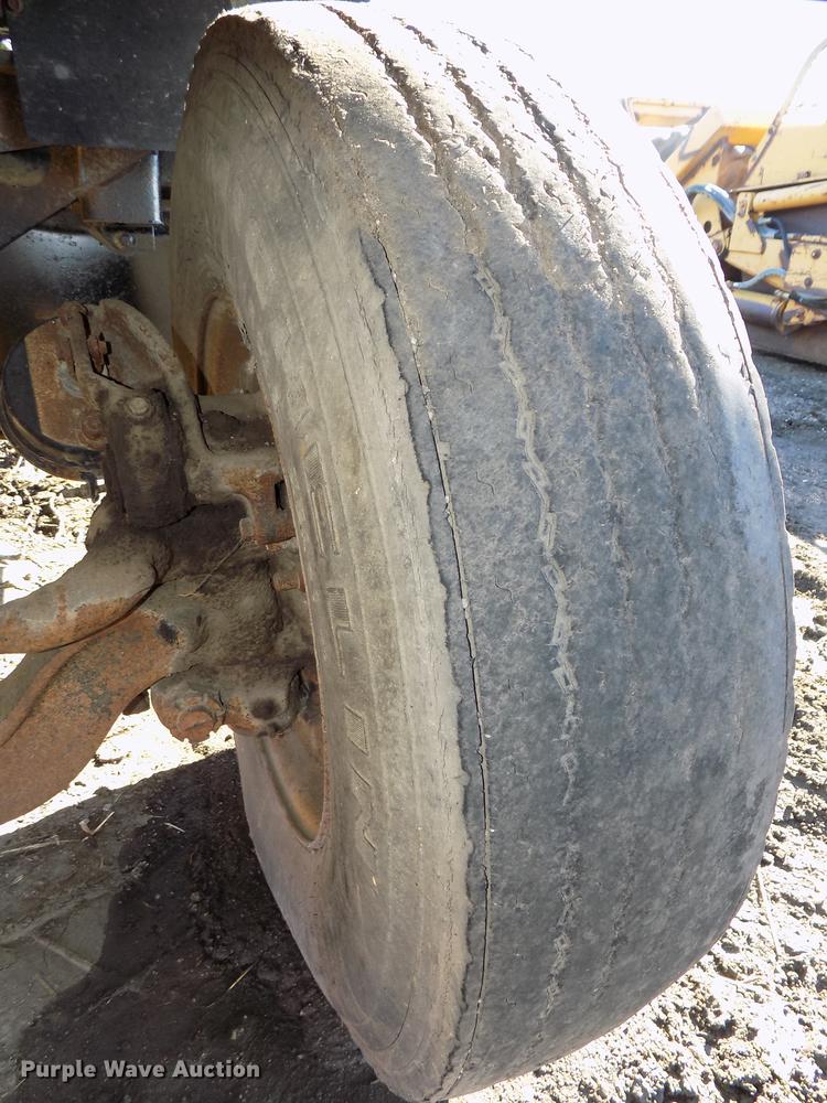 image for item DB8529 1984 Mack DM685S truck cab and chassis