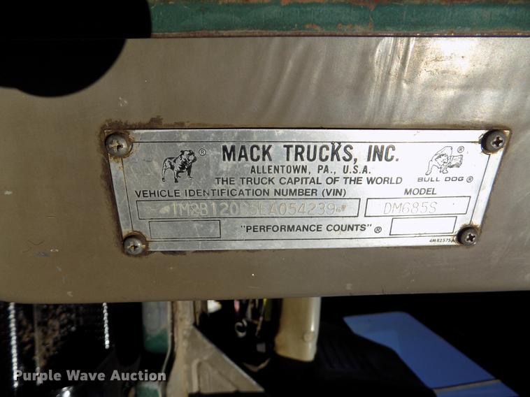 image for item DB8529 1984 Mack DM685S truck cab and chassis