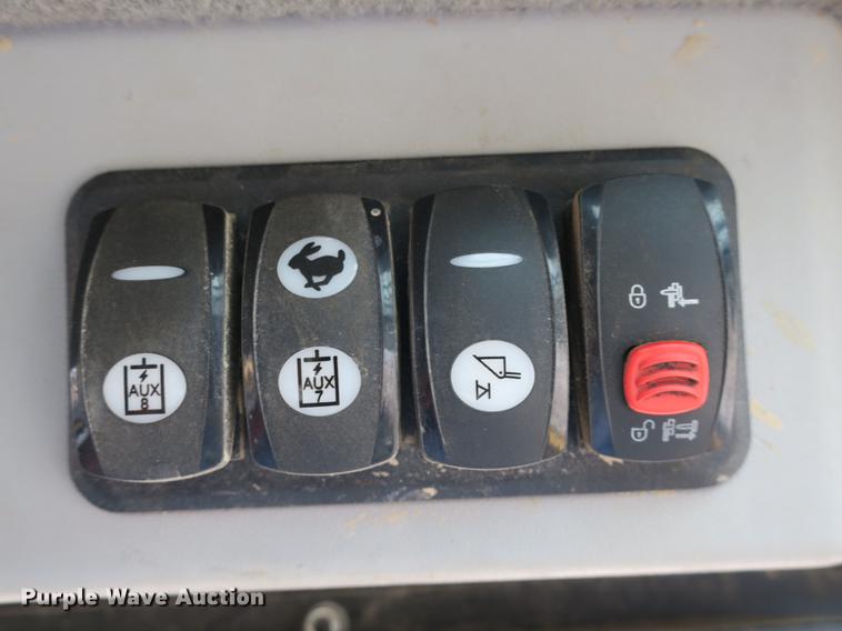 image for item DB8876 2014 Caterpillar 289D skid steer