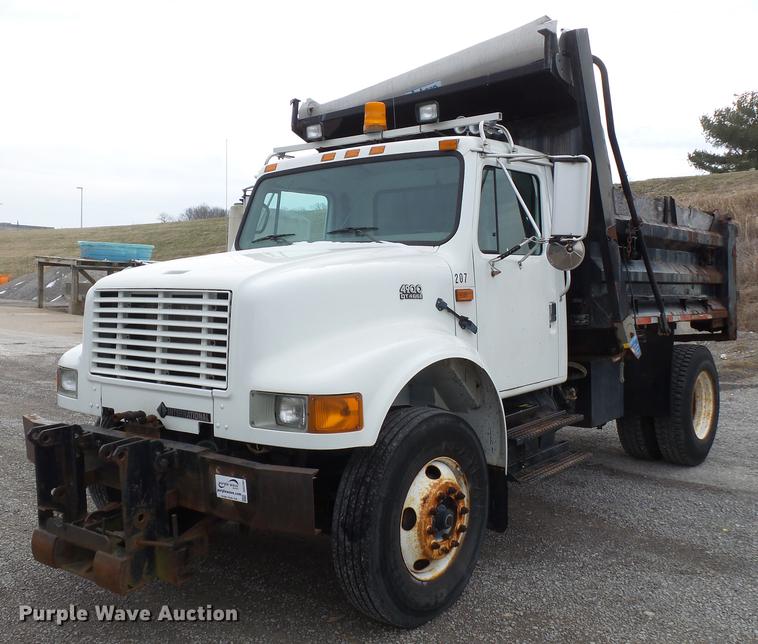 image for item DD2343 2002 International 4900 dump truck