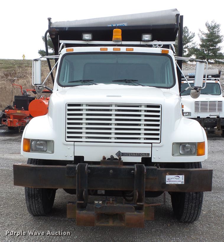 image for item DD2343 2002 International 4900 dump truck